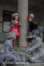 * Z DĚNÍ VE MĚSTĚ